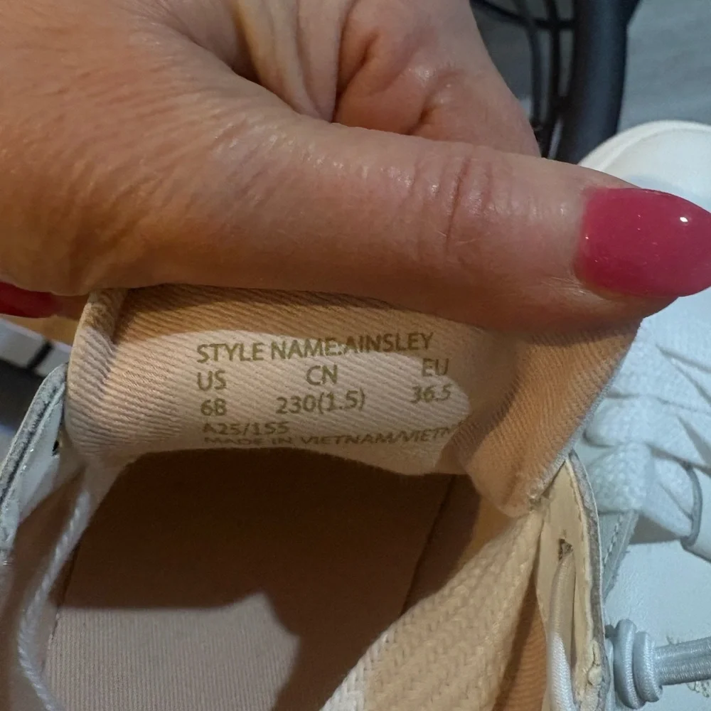 Kate Spade Court Sneakers White & Green Ainsley NWOT size 6B EUR 36.5 - Picture 9 of 9